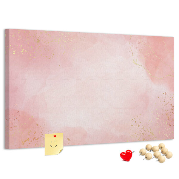 Bacheca in sughero sfondo rosa con delicati dettagli dorati