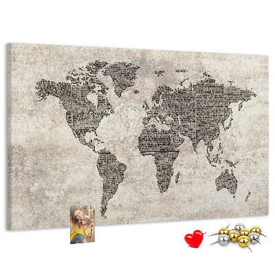 Lavagna di sughero mappa del mondo con texture di giornale
