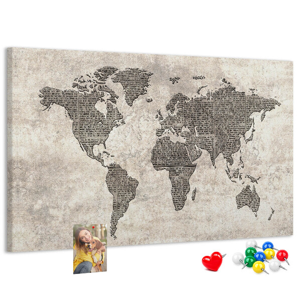 Lavagna di sughero mappa del mondo con texture di giornale