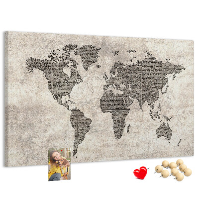 Lavagna di sughero mappa del mondo con texture di giornale