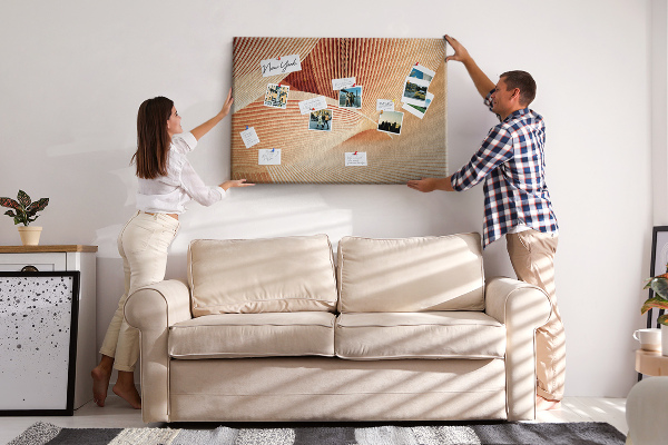 Bacheca in sughero con stampa di onde in delicate sfumature di beige