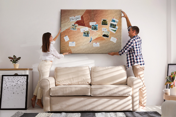 Bacheca in sughero con stampa di onde in delicate sfumature di beige