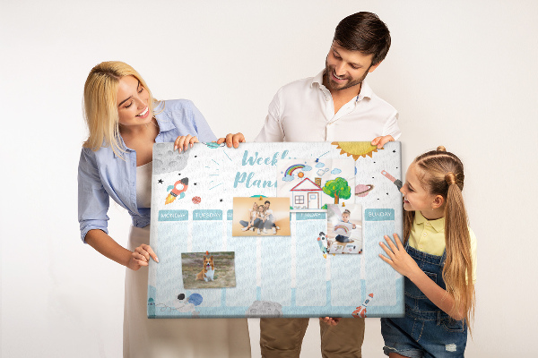 Bacheca in sughero calendario settimanale con design spaziale e razzi