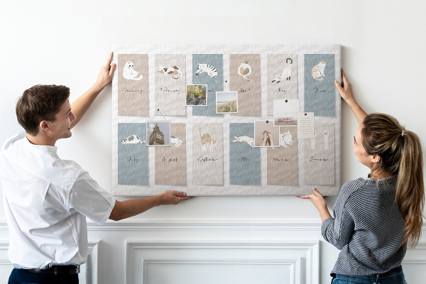 Lavagna di sughero calendario con illustrazioni di animali domestici
