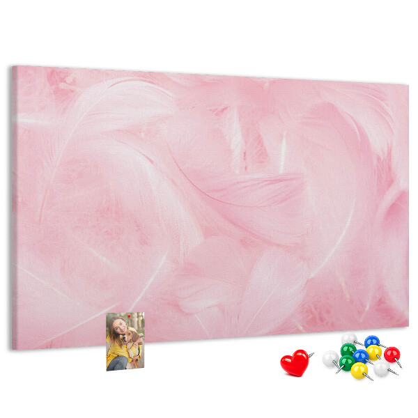 Lavagna di sughero con stampa di delicate piume rosa su sfondo