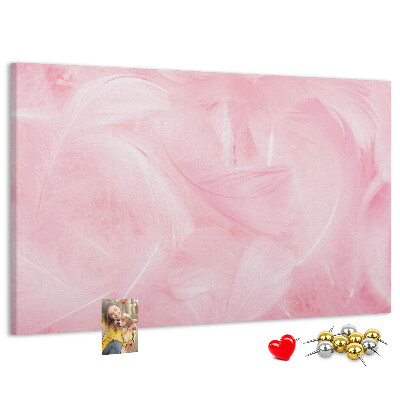 Lavagna di sughero con stampa di delicate piume rosa su sfondo