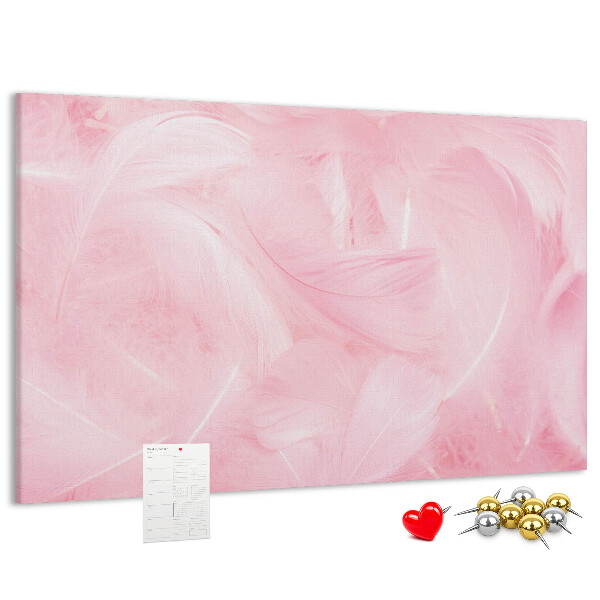 Lavagna di sughero con stampa di delicate piume rosa su sfondo
