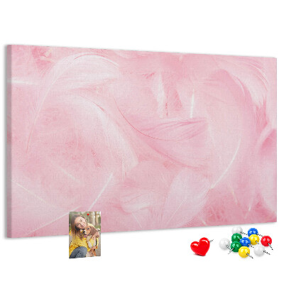 Lavagna di sughero con stampa di delicate piume rosa su sfondo