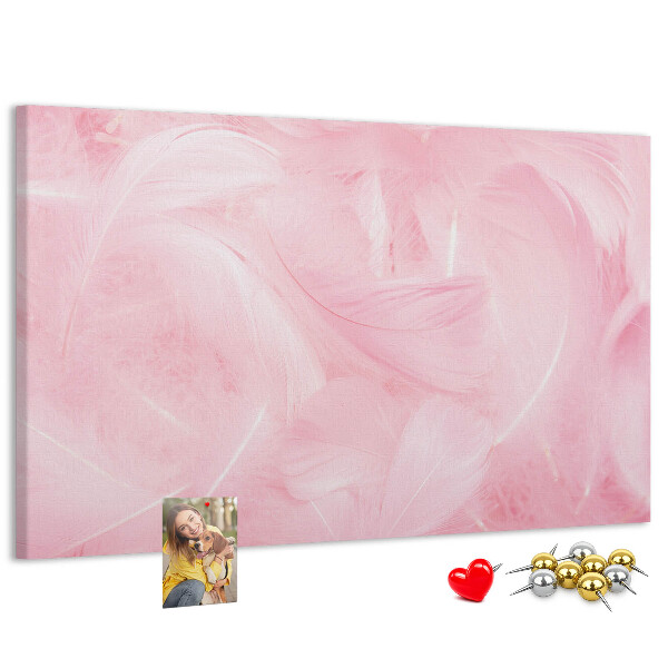 Lavagna di sughero con stampa di delicate piume rosa su sfondo