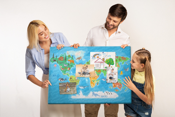 Bacheca in sughero mappa del mondo con illustrazioni di animali