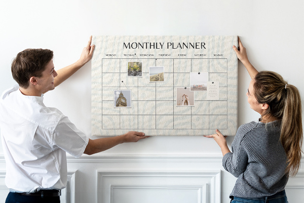 Bacheca in sughero agenda mensile dal design minimalista