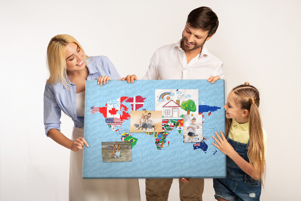 Bacheca in sughero mappa del mondo con bandiere dei paesi