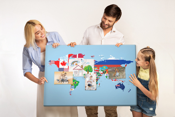 Bacheca in sughero mappa del mondo con bandiere dei paesi