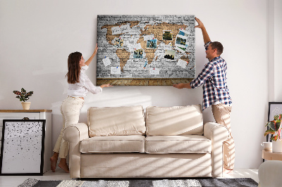 Lavagna di sughero mappa del mondo su muro di mattoni