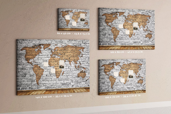 Lavagna di sughero mappa del mondo su muro di mattoni
