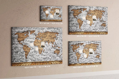 Lavagna di sughero mappa del mondo su muro di mattoni