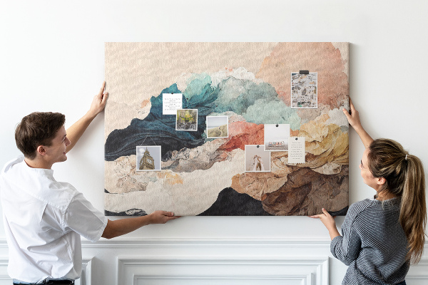 Bacheca in sughero con stampa di schizzi astratti di forme ondulate e colorate