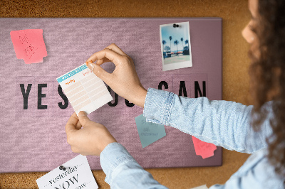 Lavagna di sughero con stampa a tema pensiero positivo e motivazione