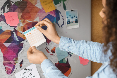Lavagna di sughero mappa del mondo colorata in stile geometrico