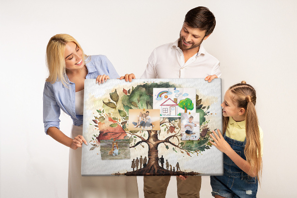 Bacheca in sughero con stampa L'albero della vita e persone all'ombra