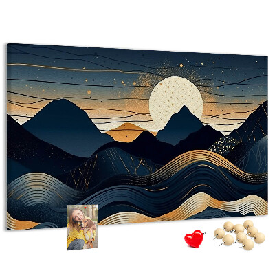 Lavagna di sughero con stampa di un paesaggio montano illuminato di notte