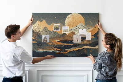 Bacheca in sughero con stampa di paesaggio montano e luna sullo sfondo
