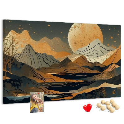 Bacheca in sughero con stampa di paesaggio montano e luna sullo sfondo