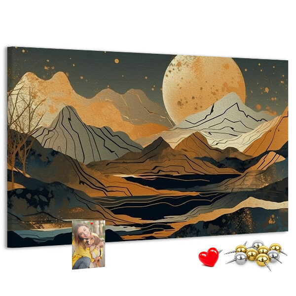 Bacheca in sughero con stampa di paesaggio montano e luna sullo sfondo