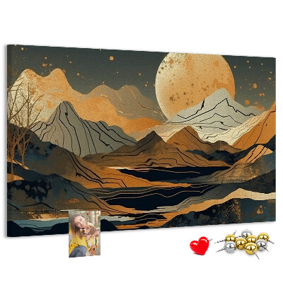 Bacheca in sughero con stampa di paesaggio montano e luna sullo sfondo