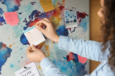 Lavagna di sughero mappa del mondo colorata con design ad acquerello