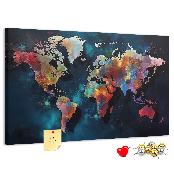 Bacheca in sughero con mappa del mondo colorata su sfondo scuro