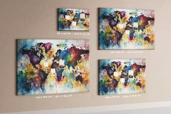 Lavagna di sughero mappa del mondo colorata in stile acquerello