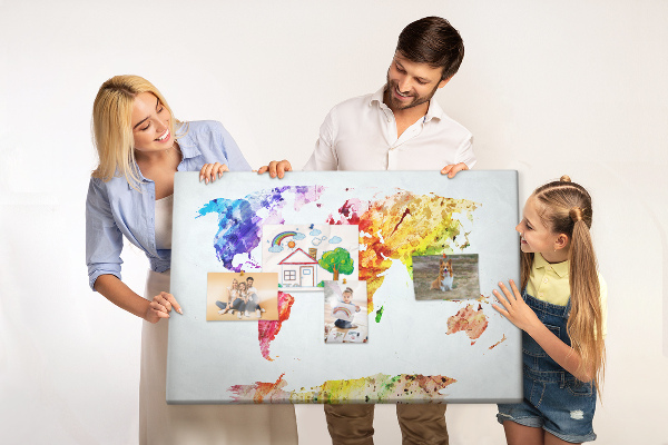 Lavagna di sughero mappa del mondo decorativa con colori ad acquerello