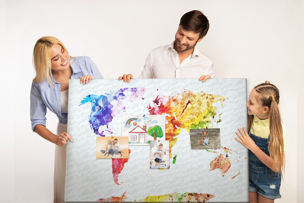 Lavagna di sughero mappa del mondo decorativa con colori ad acquerello