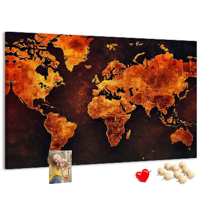 Bacheca in sughero mappa del mondo dorata su sfondo marrone
