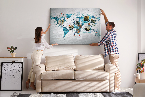 Bacheca in sughero con stampa a mappa del mondo ad acquerello