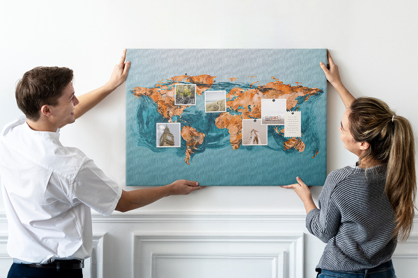 Lavagna di sughero con design a mappa del mondo con effetto increspato