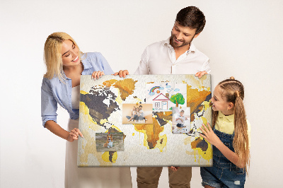 Lavagna di sughero con mappa del mondo astratta dai colori caldi