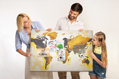 Lavagna di sughero con mappa del mondo astratta dai colori caldi