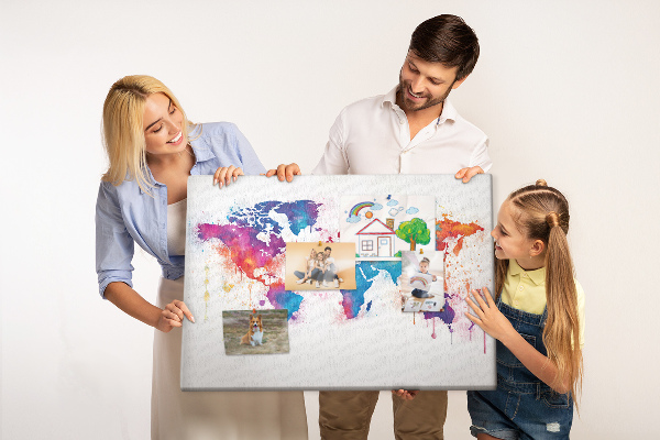 Bacheca in sughero mappa del mondo con design ad acquerello dai colori vivaci
