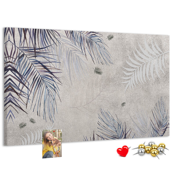 Bacheca in sughero con motivo di foglie delicate su sfondo grigio