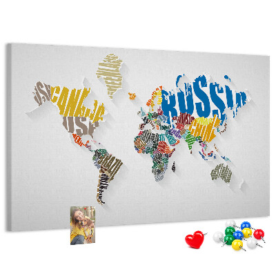 Mappa del mondo a colori con nomi dei paesi lavagna in sughero