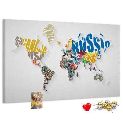 Mappa del mondo a colori con nomi dei paesi lavagna in sughero
