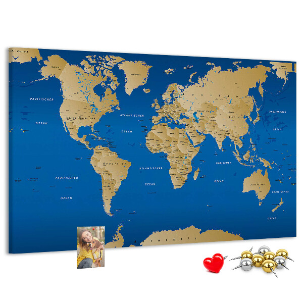 Mappa del mondo con puntine lavagna in sughero