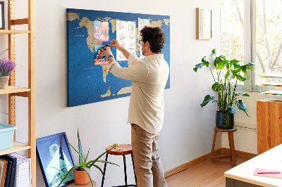 Mappa del mondo con puntine lavagna in sughero