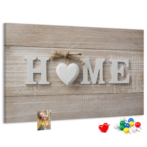 Lavagna di sughero con scritta elegante HOME e decorazione a cuore