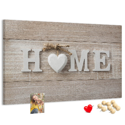 Lavagna di sughero con scritta elegante HOME e decorazione a cuore