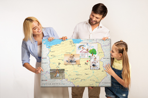 Bacheca in sughero con mappa della Polonia e Varsavia evidenziata