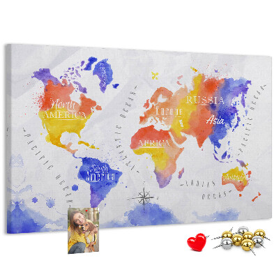 Lavagna di sughero mappa del mondo colorata in stile acquerello