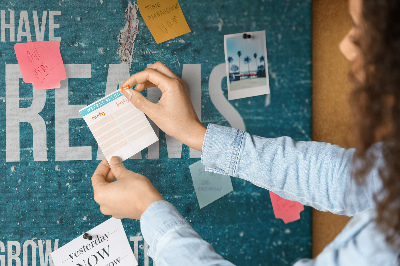 Bacheca in sughero con stampa I sogni crescono su sfondo blu